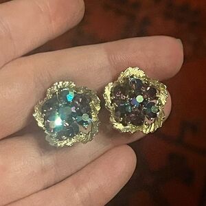 Vintage Gold Tone Screwback Earrings with Purple Aurora Borealis Stones Lisner